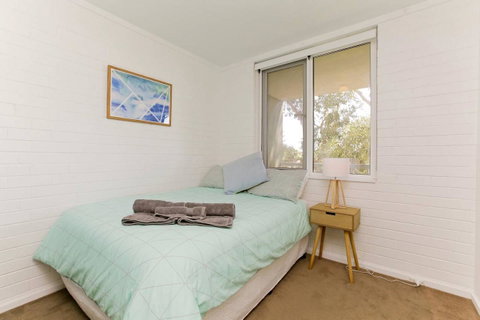 SEA BREEZE â€“ Between Cottesloe Beach & Swan River - Accommodation Gladstone 8