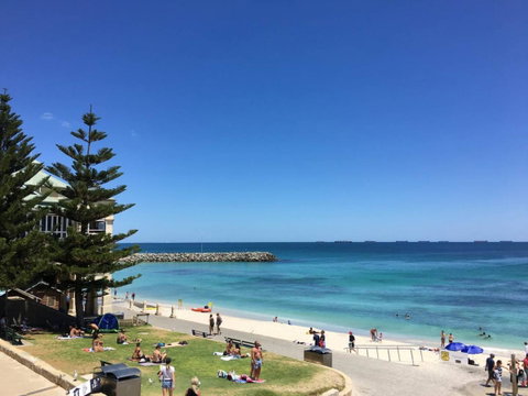 SEA BREEZE â€“ Between Cottesloe Beach & Swan River - Accommodation Gladstone 14