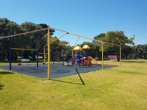SEA BREEZE â€“ Between Cottesloe Beach & Swan River - Accommodation Gladstone 20