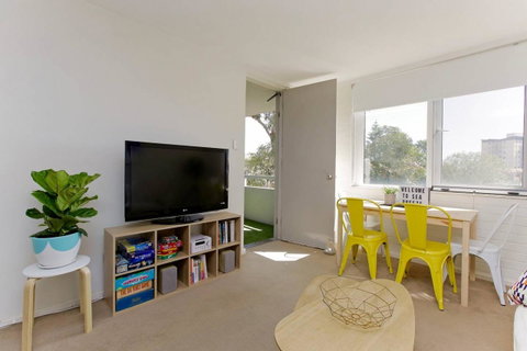 SEA BREEZE â€“ Between Cottesloe Beach & Swan River - Accommodation Gladstone 19