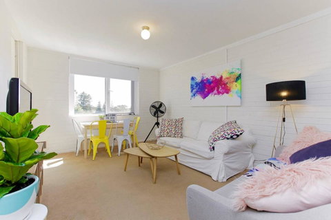 SEA BREEZE â€“ Between Cottesloe Beach & Swan River - Accommodation Gladstone 10