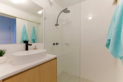SEA BREEZE â€“ Between Cottesloe Beach & Swan River - Accommodation Gladstone 11