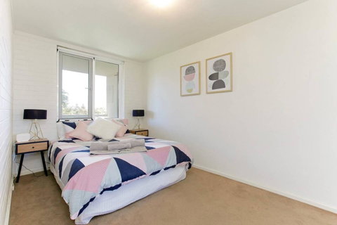 SEA BREEZE â€“ Between Cottesloe Beach & Swan River - Accommodation Gladstone 6