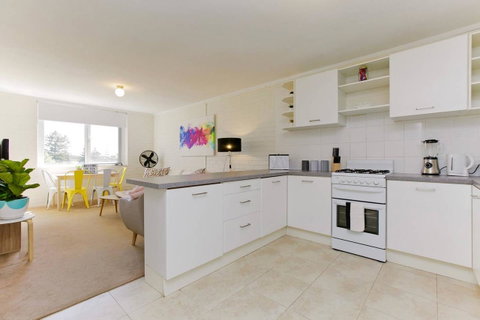 SEA BREEZE â€“ Between Cottesloe Beach & Swan River - Accommodation Gladstone 7