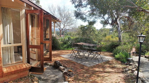 Eleebana Guest House - Accommodation Gladstone 1