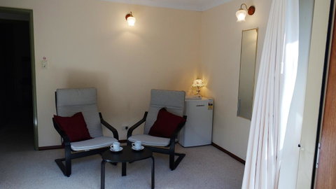 Eleebana Guest House - Accommodation Gladstone 3