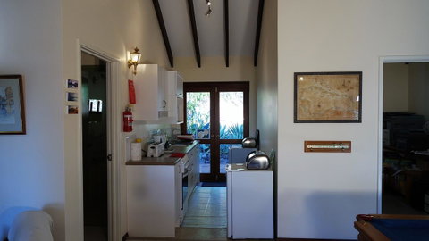 Eleebana Guest House - Accommodation Gladstone 22