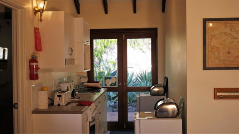 Eleebana Guest House - Accommodation Gladstone 21
