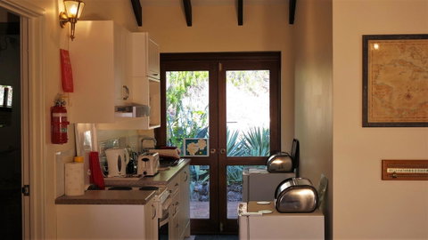 Eleebana Guest House - Accommodation Gladstone 20