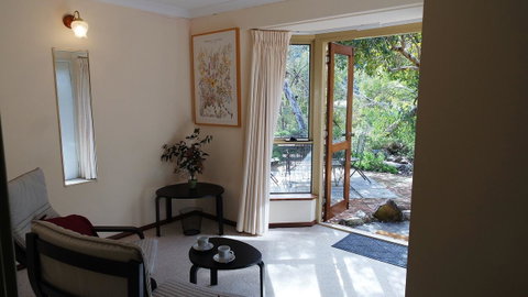 Eleebana Guest House - Accommodation Gladstone 2