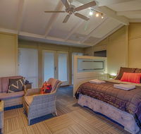 Windfall Estate Vineyard Cottage - Accommodation Gladstone