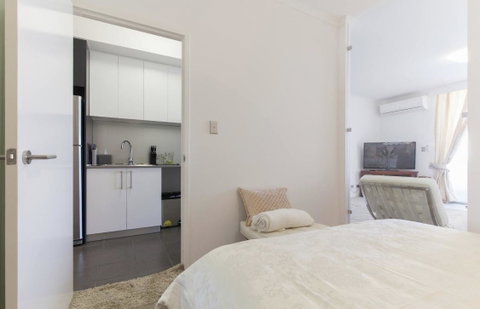 Perth Luxury City Apartment- Free Parking - Accommodation Gladstone 8