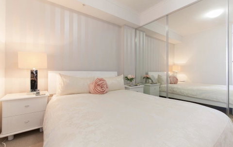 Perth Luxury City Apartment- Free Parking - Accommodation Gladstone 2