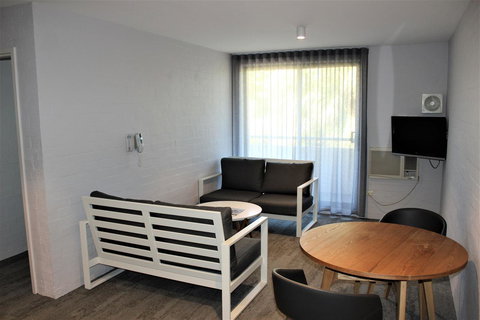 Atrium Hotel Mandurah - Accommodation Gladstone 4