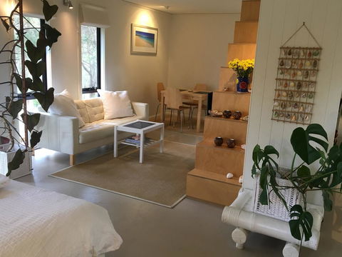 DESIGNER'S STUDIO - Accommodation Gladstone 17