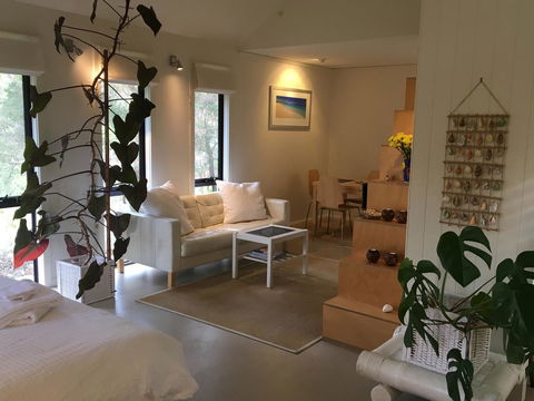 DESIGNER'S STUDIO - Accommodation Gladstone 15