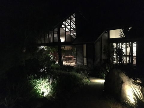 DESIGNER'S STUDIO - Accommodation Gladstone 3