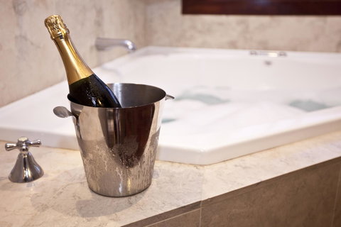 Caves House Hotel & Apartments Yallingup - Accommodation Gladstone 1