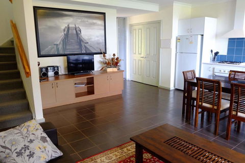Seaview And Spa At Torbay - Accommodation Gladstone 8