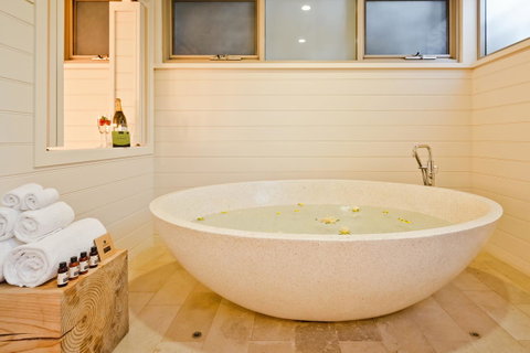 Injidup Spa Retreat - Accommodation Gladstone 7