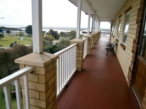 Baywatch Retreat Augusta - Accommodation Gladstone 28