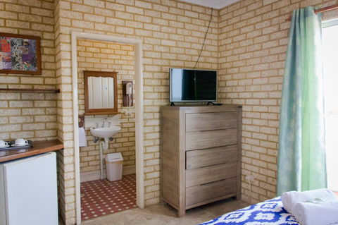 Baywatch Retreat Augusta - Accommodation Gladstone 8