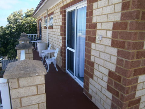 Baywatch Retreat Augusta - Accommodation Gladstone 32