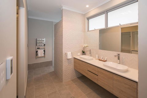 Busselton Beachside - A Slice Of Heaven - Accommodation Gladstone 8