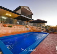 3 Kestrel Place - PRIVATE JETTY  POOL - Accommodation Gladstone
