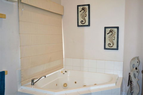Osprey Holiday Village Unit 213 1 Bedroom - Accommodation Gladstone 6