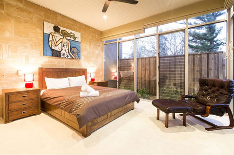Arthouse - Accommodation Gladstone 12