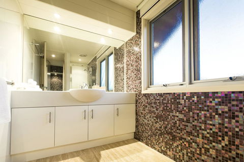 Arthouse - Accommodation Gladstone 24