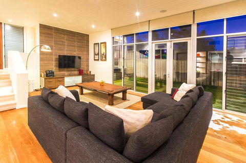 Arthouse - Accommodation Gladstone 8