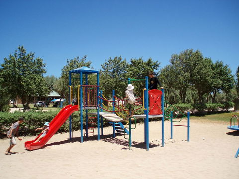 Ningaloo Coral Bay â€“ Bayview - Accommodation Gladstone 1