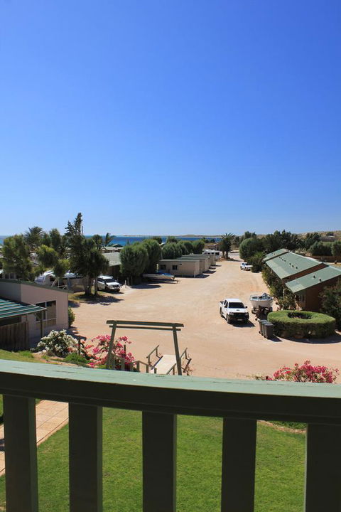 Ningaloo Coral Bay â€“ Bayview - Accommodation Gladstone 21