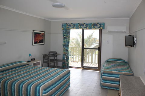 Ningaloo Coral Bay â€“ Bayview - Accommodation Gladstone 15