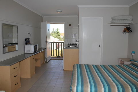 Ningaloo Coral Bay â€“ Bayview - Accommodation Gladstone 23