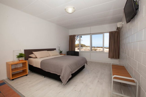 EUCLA MOTOR HOTEL - Accommodation Gladstone 26
