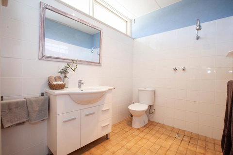 EUCLA MOTOR HOTEL - Accommodation Gladstone 13