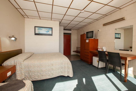 EUCLA MOTOR HOTEL - Accommodation Gladstone 19