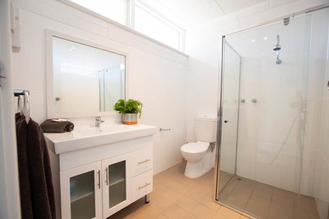 EUCLA MOTOR HOTEL - Accommodation Gladstone 1