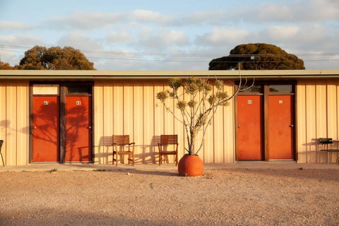 EUCLA MOTOR HOTEL - Accommodation Gladstone 7
