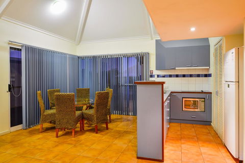 Osprey Holiday Village Unit 119 - Accommodation Gladstone 4