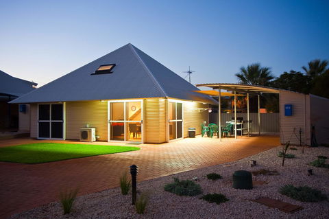 Osprey Holiday Village Unit 103 2 Bedroom - Accommodation Gladstone 1
