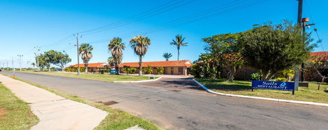Hospitality Carnarvon, SureStay Collection By Best Western - Accommodation Gladstone 9