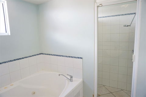 Osprey Holiday Village Unit 120 - Plenty Of Room For A Large Family - Accommodation Gladstone 12