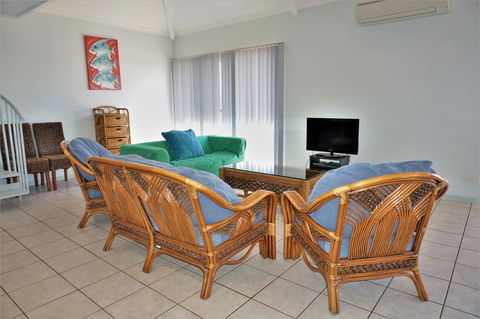 Osprey Holiday Village Unit 120 - Plenty Of Room For A Large Family - Accommodation Gladstone 2
