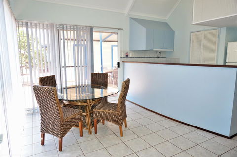 Osprey Holiday Village Unit 120 - Plenty Of Room For A Large Family - Accommodation Gladstone 5