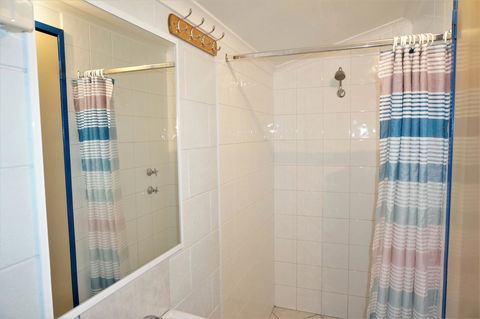 Osprey Holiday Village Unit 120 - Plenty Of Room For A Large Family - Accommodation Gladstone 14