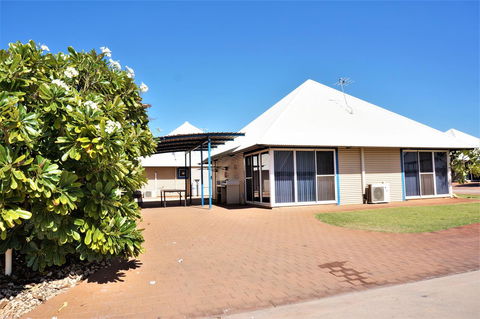 Osprey Holiday Village Unit 120 - Plenty Of Room For A Large Family - Accommodation Gladstone 1